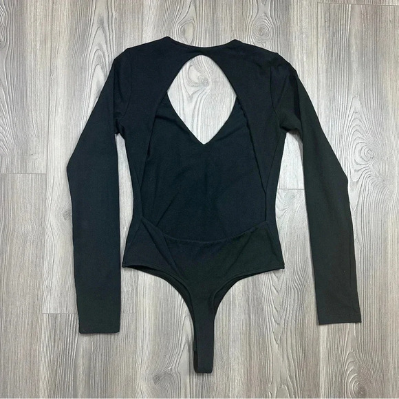CLYQUE Black Backless Long Sleeve Bodysuit - Picture 3 of 3